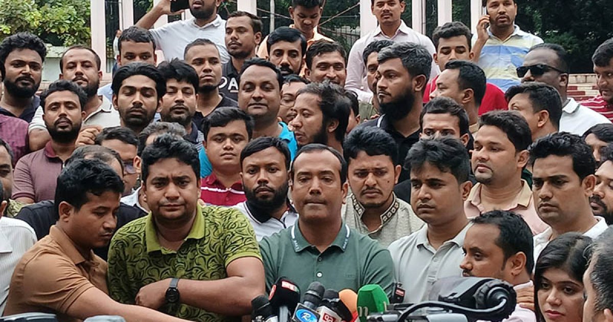 শহীদ মিনারে একই দিনে সমাবেশ করতে চায় এনসিপি ও ছাত্রদল